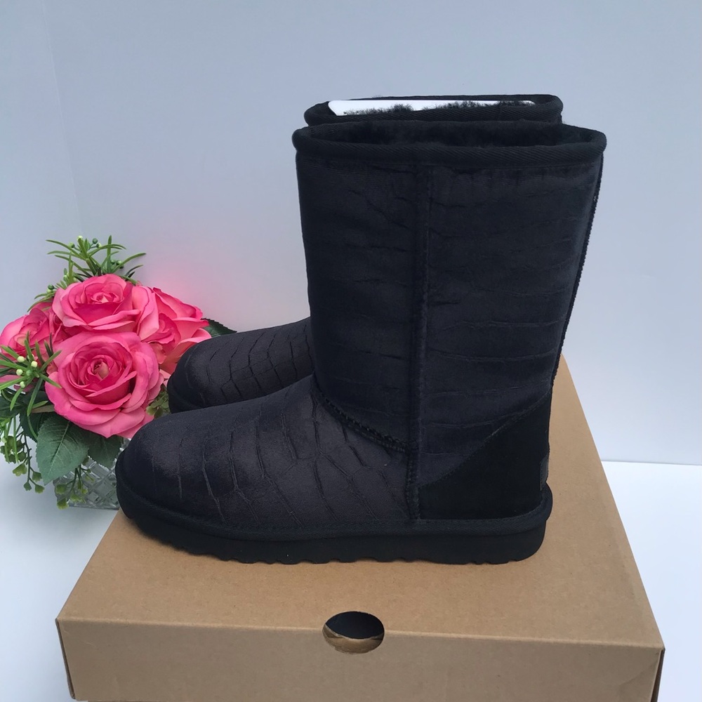 UGG Classic Short II Croc Boots - Picture 5 of 8